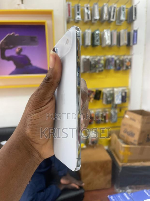 New Apple iPhone Air 256 GB White · Photo 3