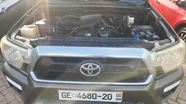 Toyota Tacoma 4dr Double Cab 5.0 ft. SB (2.7L 4cyl 4A) 2014 Gray · Photo 3