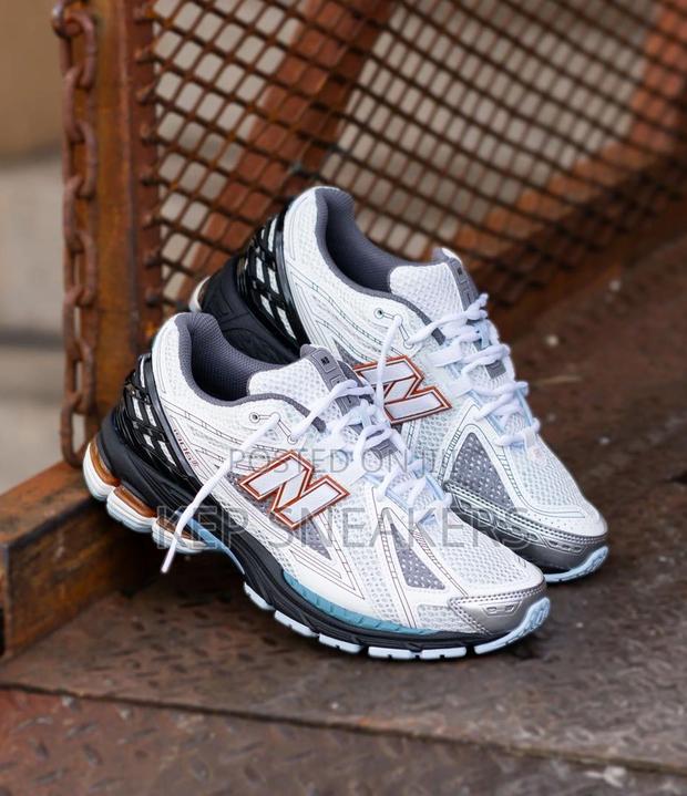 New Balance 1906r Mesh Upper · Photo 1