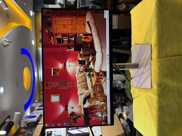 Dell 24 Inches Edgeless 1080p (Ips) Neat Monitor From Uk Neat · Photo 2