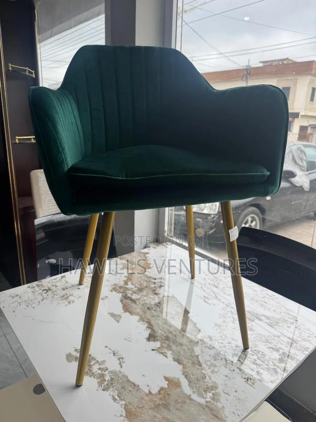 Green Velvet Accent Chair · Photo 1