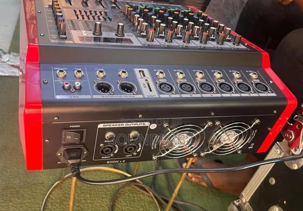 Yamaha Pmx608d 6-channel Powered Mixer. · Photo 3
