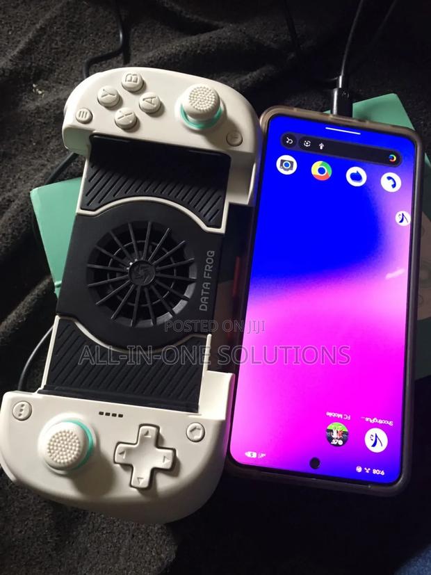 Wireless Controller for Phones · Photo 3
