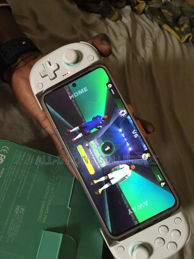 Wireless Controller for Phones · Photo 1