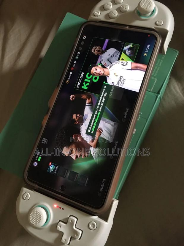 Wireless Controller for Phones · Photo 2