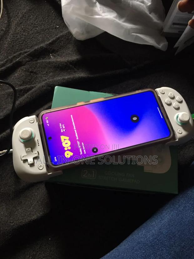 Wireless Controller for Phones · Photo 4