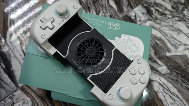 Wireless Controller for Phones · Photo 5