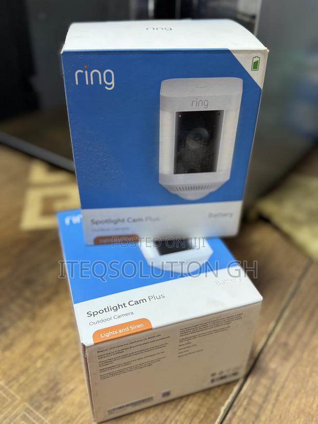 Ring Spotlight Cam Plus · Photo 1