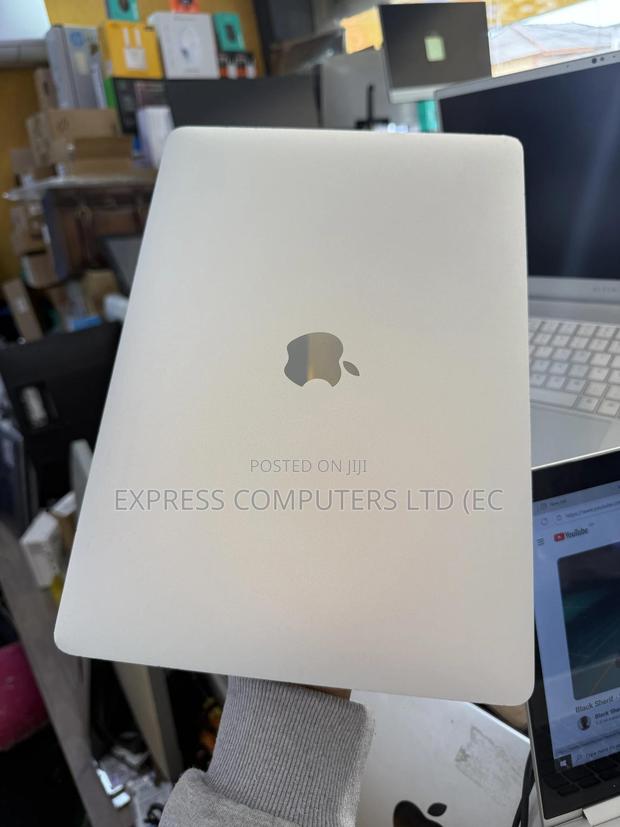 Laptop Apple MacBook Pro 2017 8GB Intel Core I5 SSD 256GB · Photo 3
