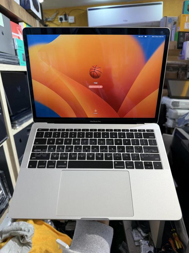 Laptop Apple MacBook Pro 2017 8GB Intel Core I5 SSD 256GB · Photo 1