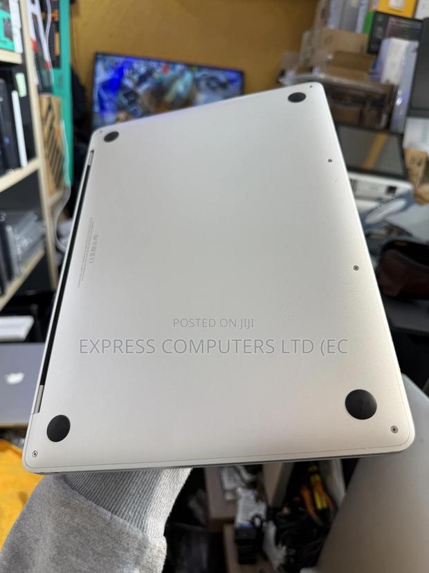 Laptop Apple MacBook Pro 2017 8GB Intel Core I5 SSD 256GB · Photo 2