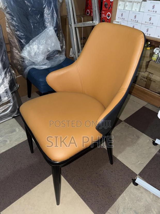 Luxurious Chair · Photo 2