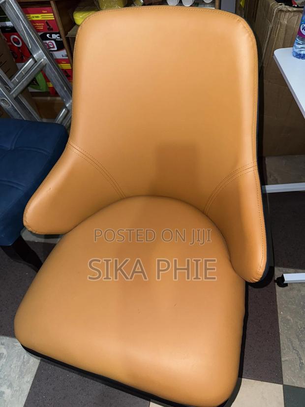 Luxurious Chair · Photo 3