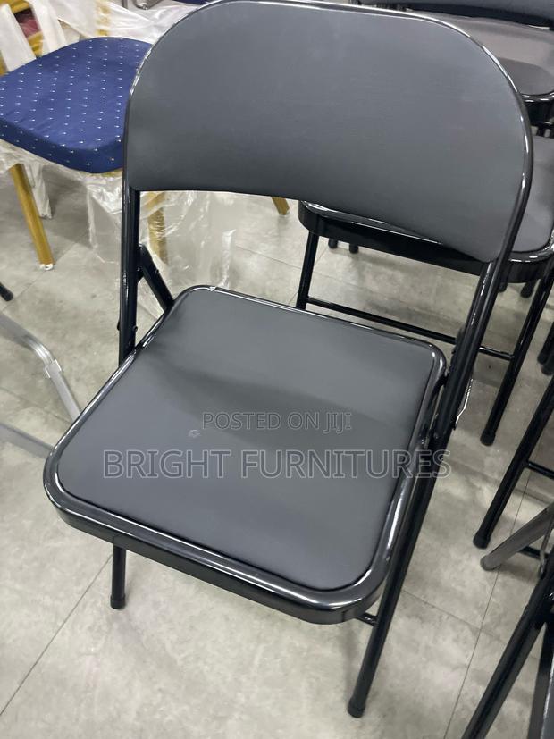Foldable Conference Chairs in Different Colors · Photo 2
