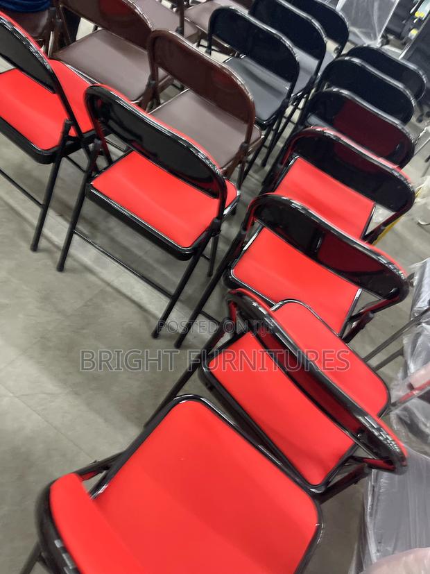 Foldable Conference Chairs in Different Colors · Photo 4