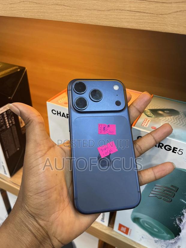 New Apple iPhone 17 Pro 256 GB Blue · Photo 6