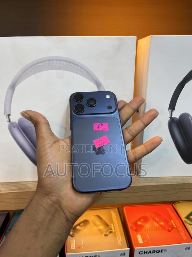 New Apple iPhone 17 Pro 256 GB Blue · Photo 5