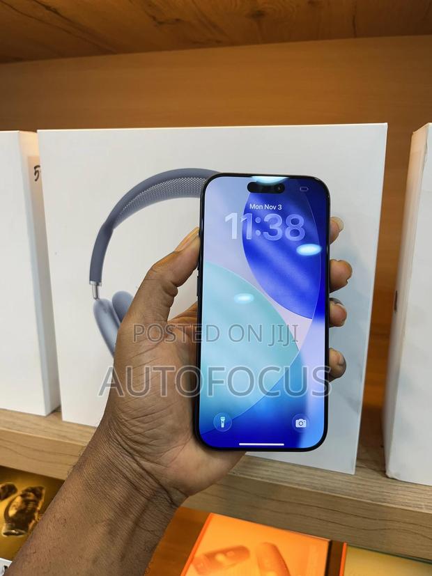 New Apple iPhone 17 Pro 256 GB Blue · Photo 2