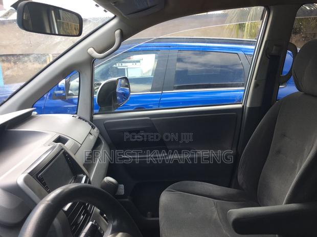 Toyota Voxy 2012 Silver · Photo 4