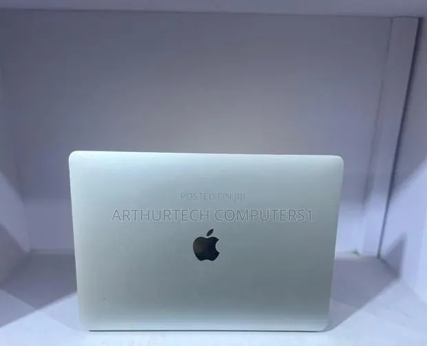 Laptop Apple MacBook Pro 2017 8GB Intel Core i5 SSD 256GB · Photo 1