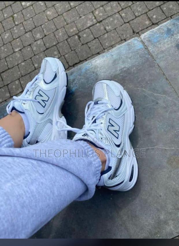 New Balance 530 Sneaker. · Photo 1