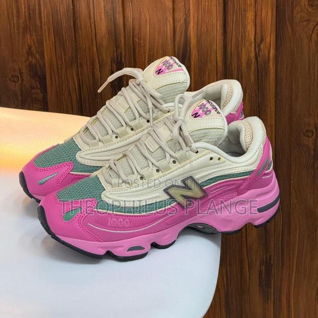Pink New Balance 1000 Sneaker · Photo 1