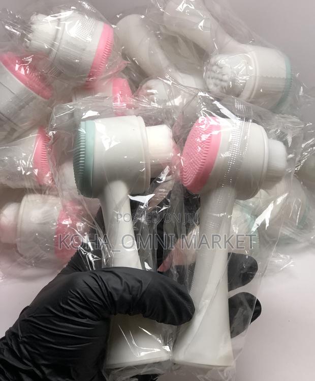 Double-Sided Face Brush · Photo 1