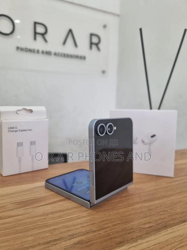 Samsung Galaxy Z Flip6 256 GB Blue · Photo 5