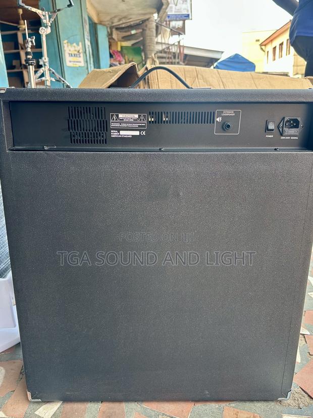 Yamaha Ba300 Bass Guitar Combo · Photo 2