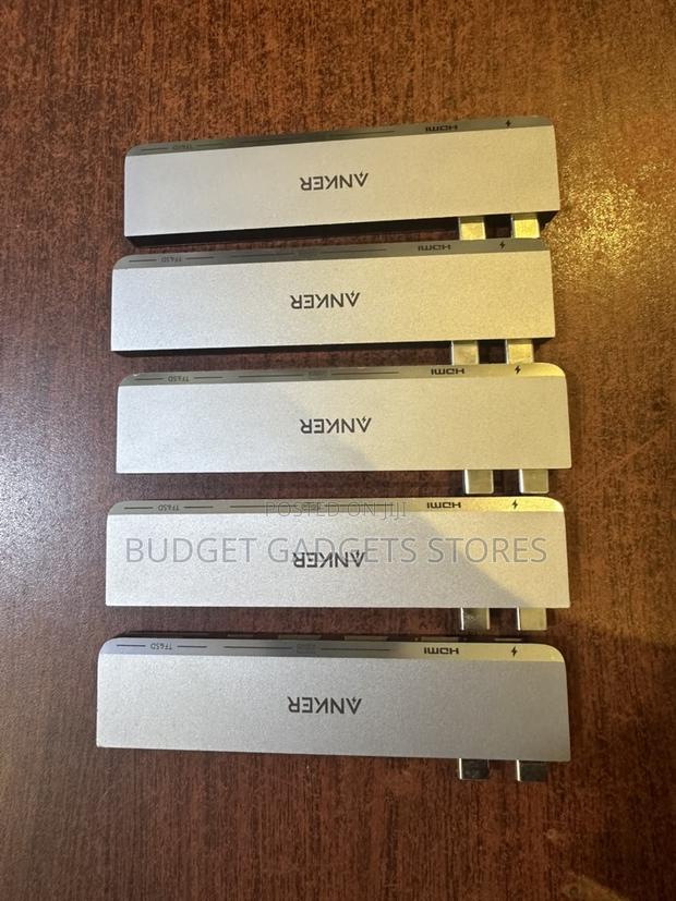 Macbook Usb C Hub/Dock · Photo 1