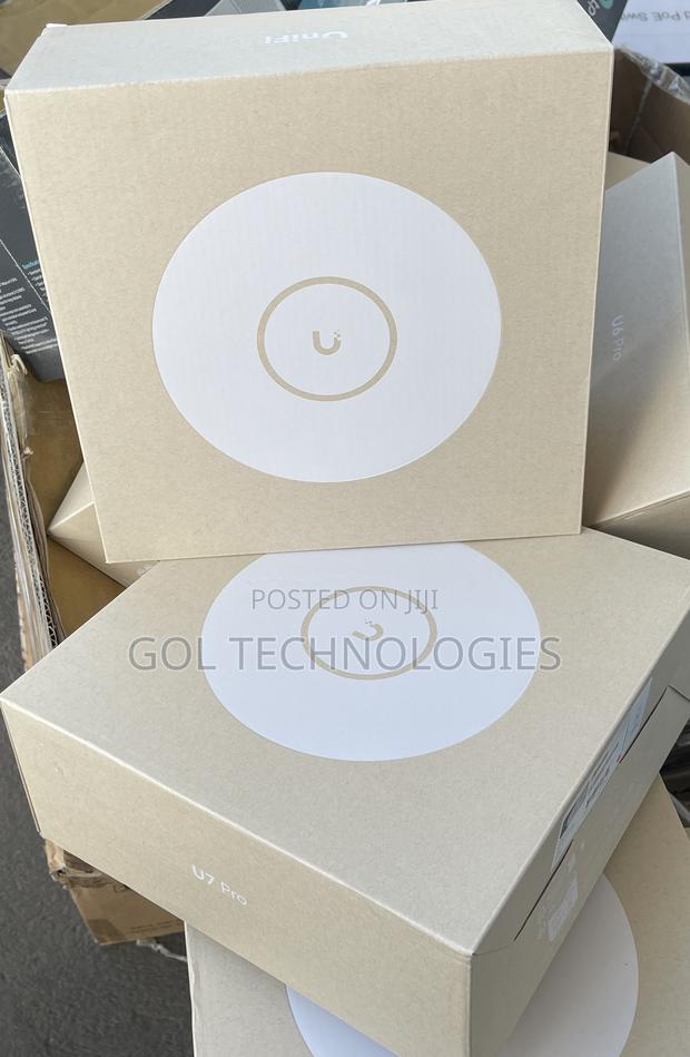 Ubiquiti's U7-Pro Tri-Band Wifi 7 Ceiling Access Point · Photo 2