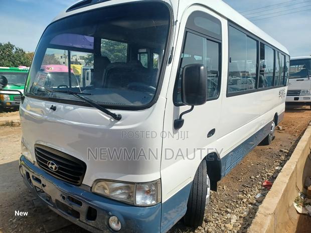 Hyundai County 2012 White · Photo 1
