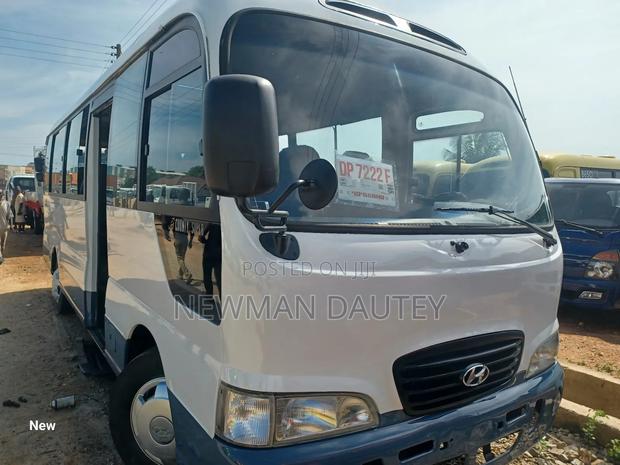 Hyundai County 2012 White · Photo 2
