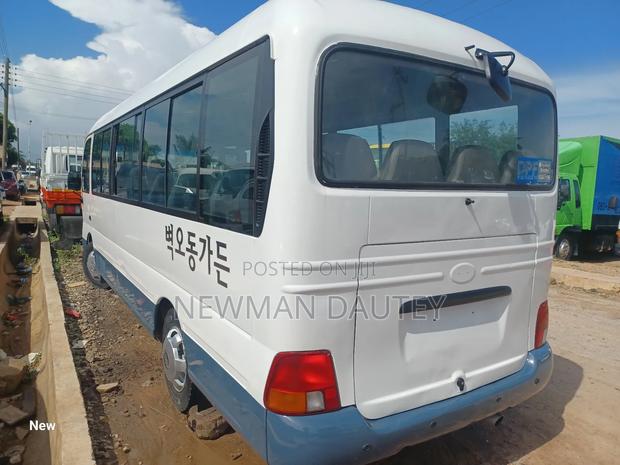Hyundai County 2012 White · Photo 4