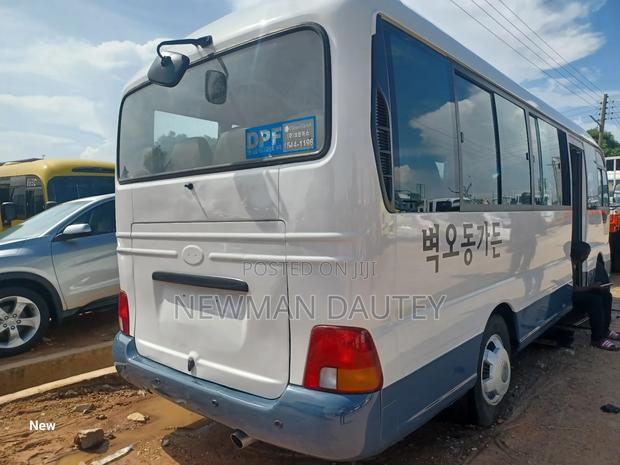 Hyundai County 2012 White · Photo 5