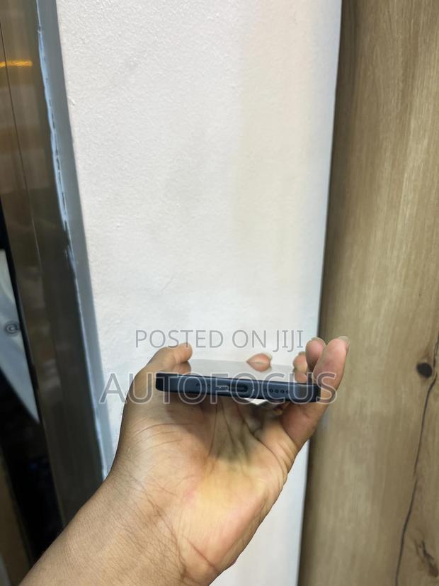 Apple iPhone 16 128 GB Black · Photo 7