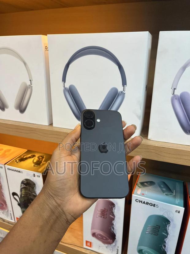 Apple iPhone 16 128 GB Black · Photo 8