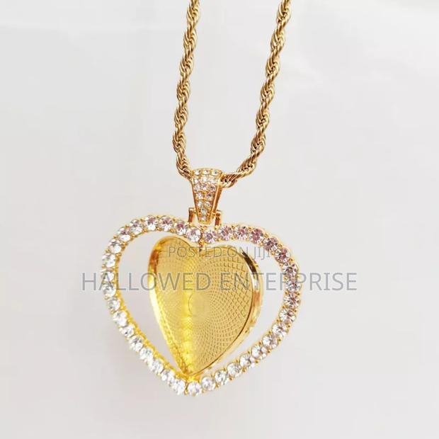 Heart Bling Double Side Rotating Necklace · Photo 4