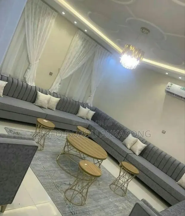 Loyalty Living Room Decorations and Curtains · Photo 1