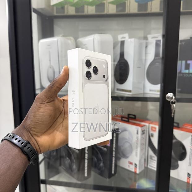 New Apple iPhone 17 Pro 512 GB Silver · Photo 2