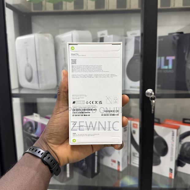 New Apple iPhone 17 Pro 512 GB Silver · Photo 3