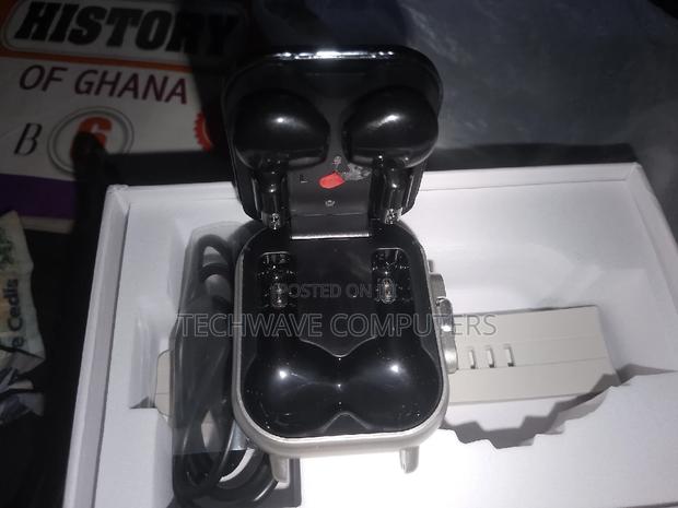 Smartwatch With Inbuilt Earpod · Photo 2