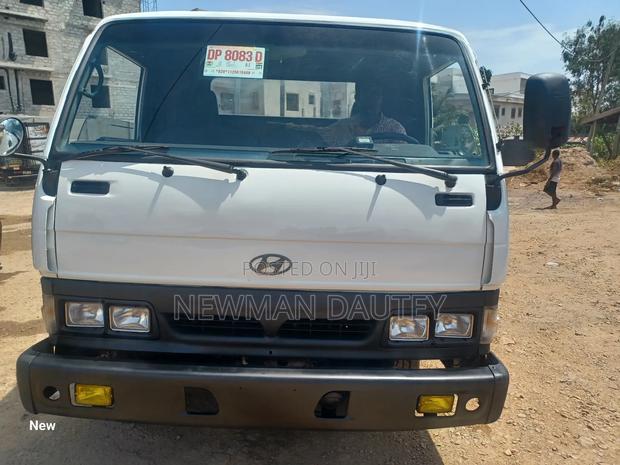 Hyundai Mighty 1 Straight Engine · Photo 3
