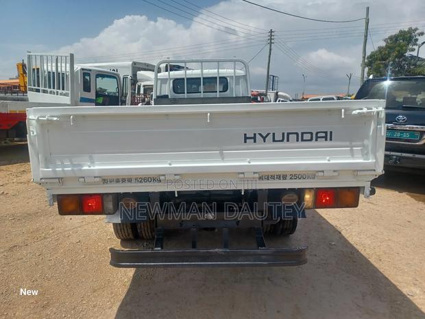 Hyundai Mighty 1 Straight Engine · Photo 4