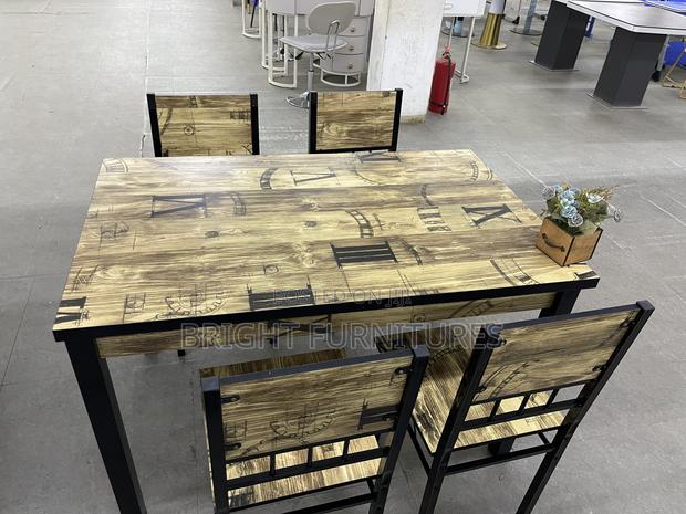 4 Seater Wooden Dining Table · Photo 1