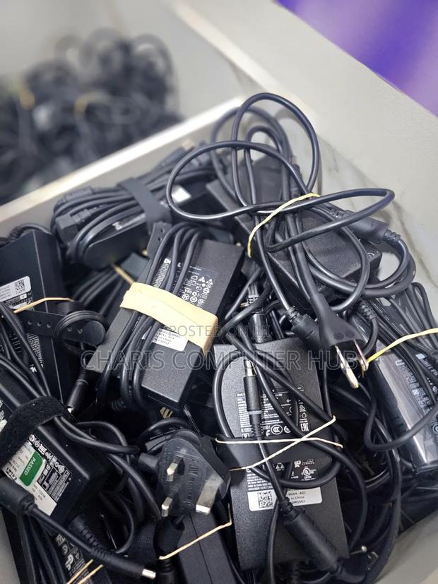 Dell 130 Watts Big Pin Charger · Photo 1