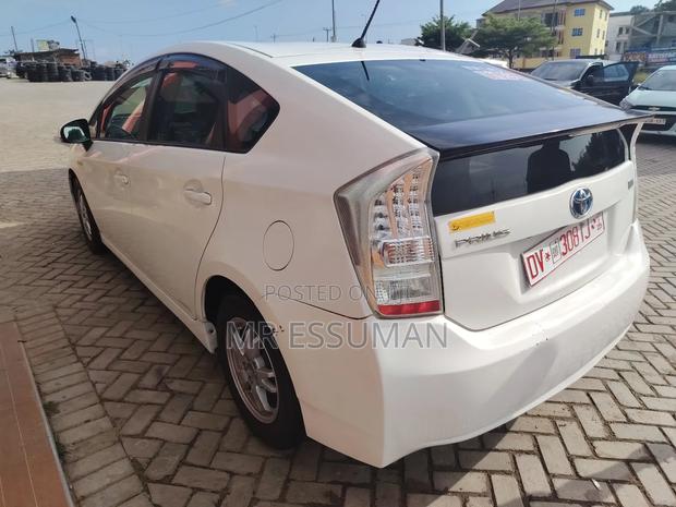 Toyota Prius Plug-in Advanced 2012 White · Photo 4