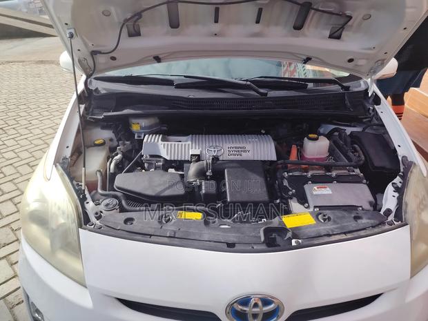 Toyota Prius Plug-in Advanced 2012 White · Photo 5
