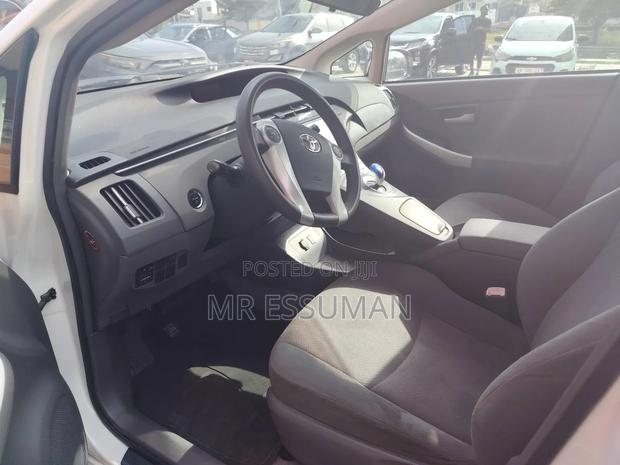Toyota Prius Plug-in Advanced 2012 White · Photo 7