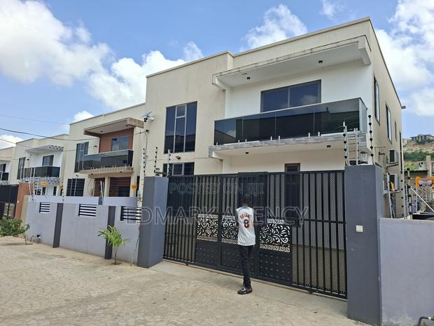 4bdrm House in Acp, Kwabenya for rent · Photo 2